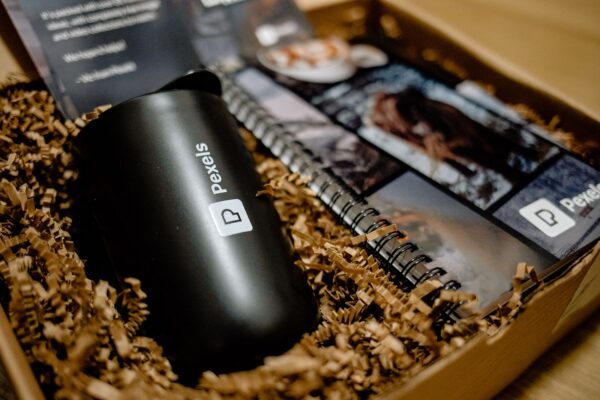 Branded corporate gift kit with bottle and cards