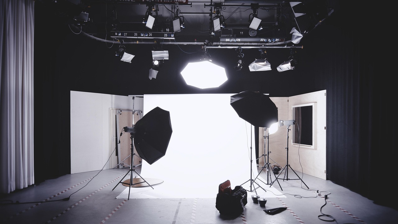 Camera and visual content representing tour photo and video choices