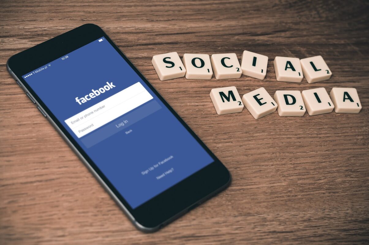 Phone showing social media integration of 360 virtual tour