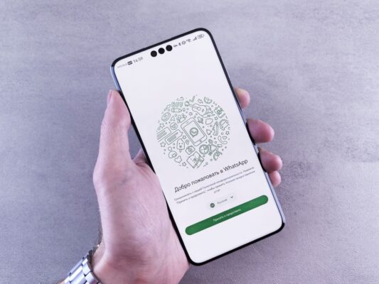Phone showing the WhatsApp link a device screen